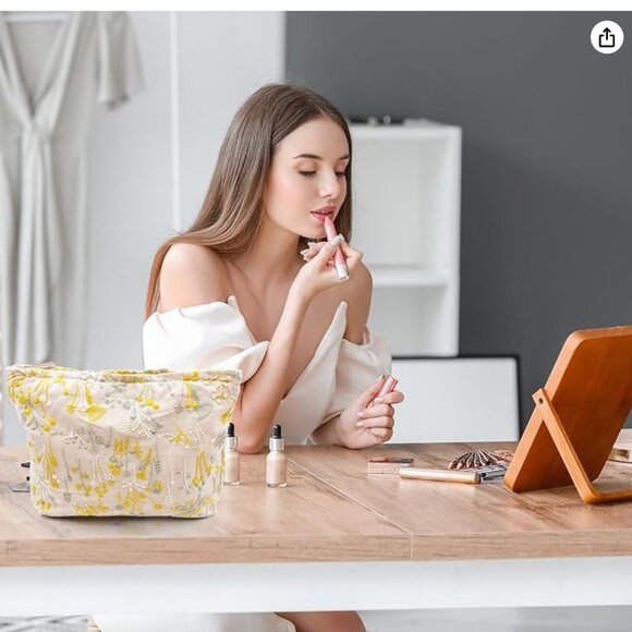 Makeup bag, Flower Cosmetic Bag 7.1" x 10" x 2" new in package - Picture 4 of 8